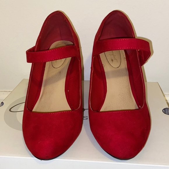 Red Heels - Picture 3 of 5